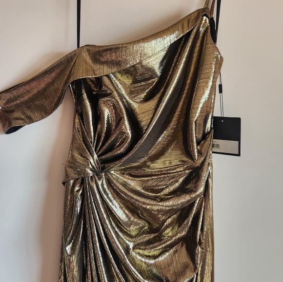 Ieena For Mac Duggal Metallic Gold Off the Shoulder Gown Size 6 - Picture 6 of 7